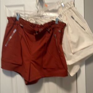 2 Pairs Stylish Women's Shorts in Rust and Cream in Size L By Carrie Underwood.